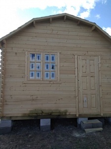 Помещение с мансардной крышей садового дома из мини бруса 45 проекта 4х4 «Финский»